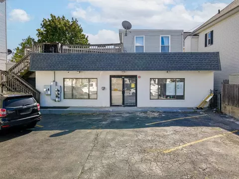 230 Cumberland Rd, Lowell, MA 01850