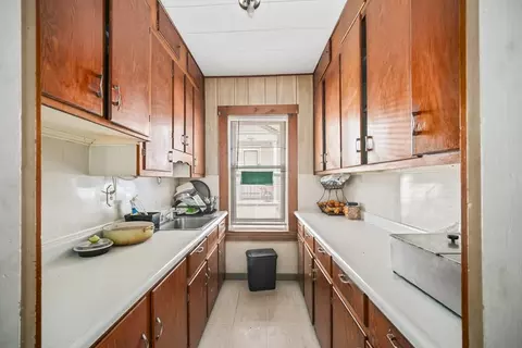 82 Snell St, Fall River, MA 02721 photo 2
