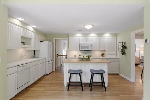7 Minuteman Rd, Acton, MA 01720 photo 3