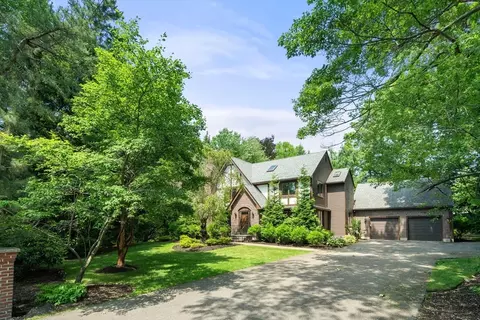 75 Hammond Pond Pkwy, Chestnut Hill, MA 02467