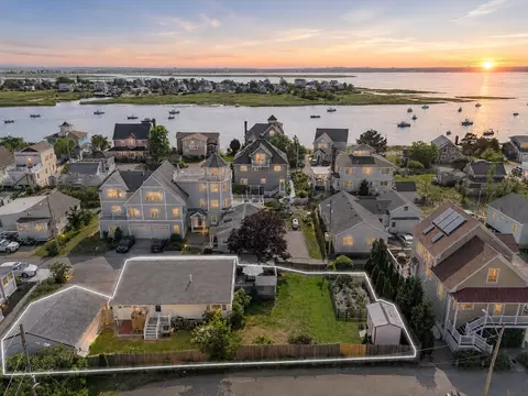 14 Overlook St, Newburyport, MA 01950