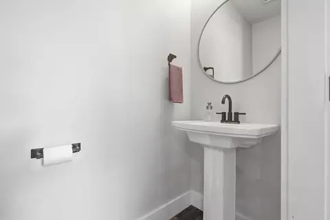 Bath - 33 Bryant St, Wakefield, MA 01880 photo 2 of 3