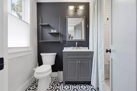 Bath - 33 Bryant St, Wakefield, MA 01880 photo 1 of 3