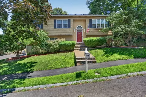 65 Phaeton Rock Rd, Lynn, MA 01904