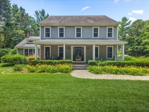 14 Grove St, Kingston, MA 02364