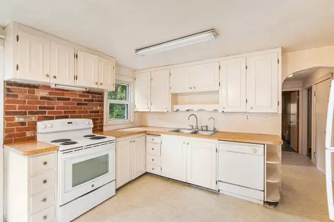 Kitchen - 31 Conway St, Worcester, MA 01607 photo 4 of 7