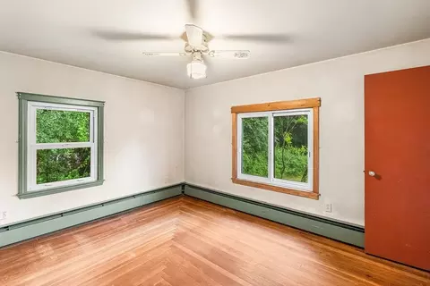 Bedroom - 31 Conway St, Worcester, MA 01607 photo 3 of 8