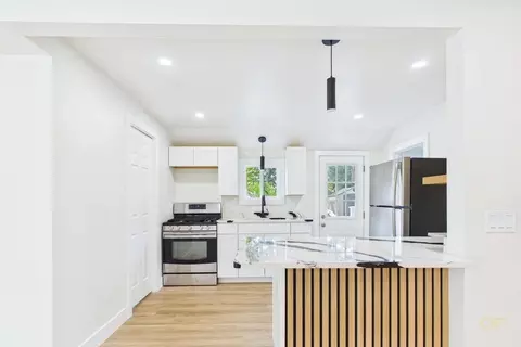 Entry Way - 6 Pinehurst Dr, Wareham, MA 02571 photo 1 of 1