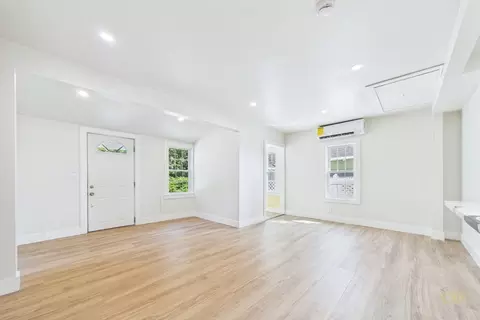 Living - 6 Pinehurst Dr, Wareham, MA 02571 photo 2 of 6
