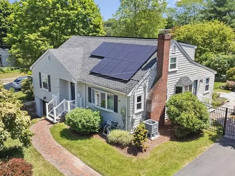 31 Smith St, Waltham, MA 02451