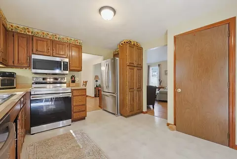 Kitchen - 7 Hazeltine Rd, Upton, MA 01568 photo 4 of 6