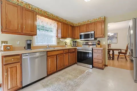 Kitchen - 7 Hazeltine Rd, Upton, MA 01568 photo 1 of 6