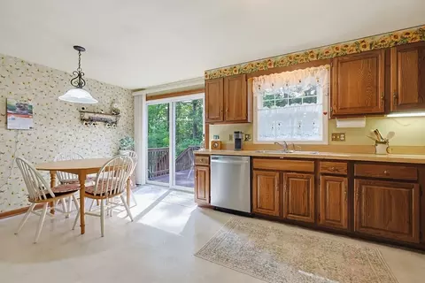 Kitchen - 7 Hazeltine Rd, Upton, MA 01568 photo 3 of 6