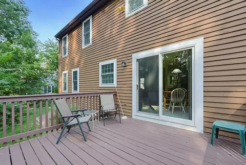 Exterior - 7 Hazeltine Rd, Upton, MA 01568 photo 3 of 8