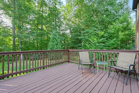 Exterior - 7 Hazeltine Rd, Upton, MA 01568 photo 4 of 8