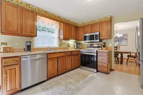 Kitchen - 7 Hazeltine Rd, Upton, MA 01568 photo 5 of 6
