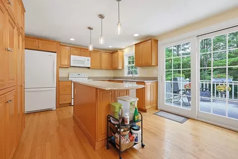 Kitchen - 76 Gilbert St, Mansfield, MA 02048 photo 4 of 5