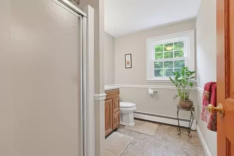 Bath - 76 Gilbert St, Mansfield, MA 02048 photo 2 of 5
