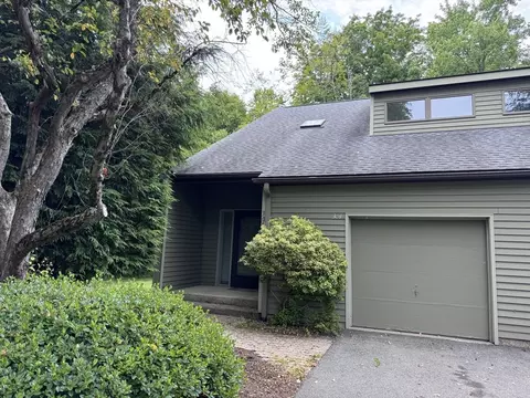 304 Fairway Vlg #304, Leeds, MA 01053