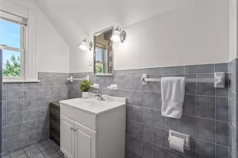 129 Maple St, Lynn, MA 01904 photo 17