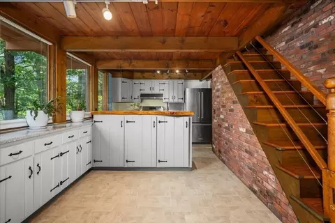39 Westview Ter, Easthampton, MA 01027 photo 8