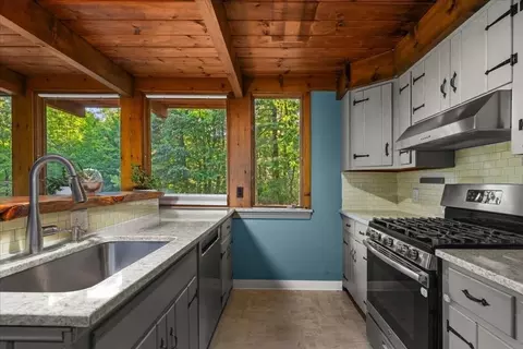 39 Westview Ter, Easthampton, MA 01027 photo 10