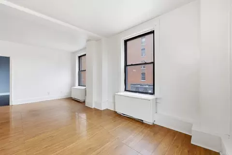 Living - 140 Chestnut St #319, Springfield, MA 01103 photo 7 of 10