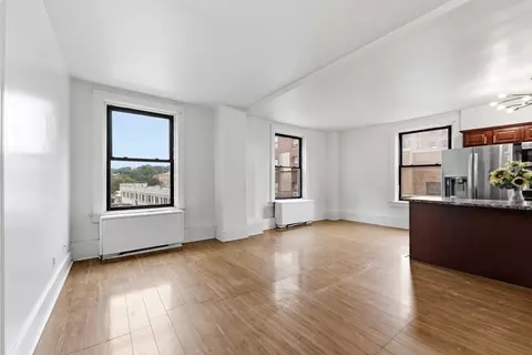 Living - 140 Chestnut St #319, Springfield, MA 01103 photo 1 of 10