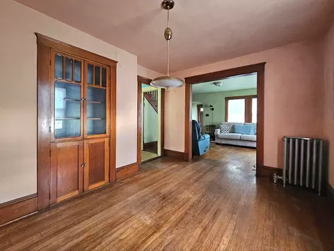 Living - 994 Pleasant St, Canton, MA 02021 photo 3 of 4