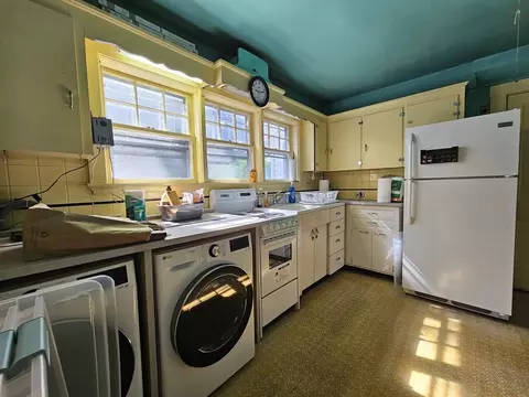 Kitchen - 994 Pleasant St, Canton, MA 02021 photo 1 of 2