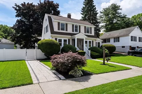 12 Sunset Rd, Stoneham, MA 02180 photo 2