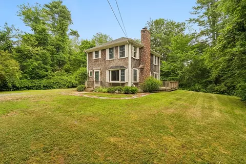 26 Foster St, Mattapoisett, MA 02739