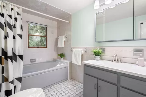 Bath - 88 Wright St, Arlington, MA 02474 photo 2 of 3