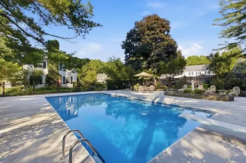 Exterior - 2 Russell Rd, Lynnfield, MA 01940 photo 8 of 12