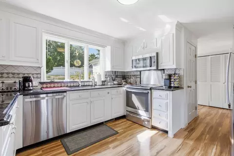 Kitchen - 2 Russell Rd, Lynnfield, MA 01940 photo 2 of 4