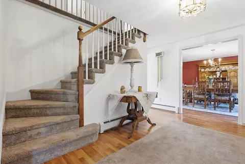 Entry Way - 2 Russell Rd, Lynnfield, MA 01940 photo 2 of 3