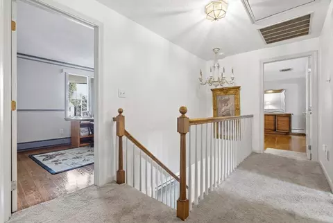 Entry Way - 2 Russell Rd, Lynnfield, MA 01940 photo 3 of 3