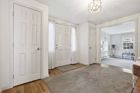 Entry Way - 2 Russell Rd, Lynnfield, MA 01940 photo 1 of 3