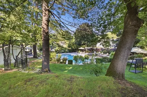 Exterior - 2 Russell Rd, Lynnfield, MA 01940 photo 11 of 12