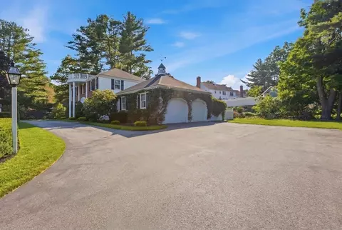 Exterior - 2 Russell Rd, Lynnfield, MA 01940 photo 4 of 12