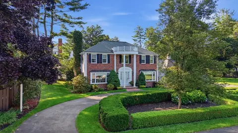 Exterior - 2 Russell Rd, Lynnfield, MA 01940 photo 2 of 12