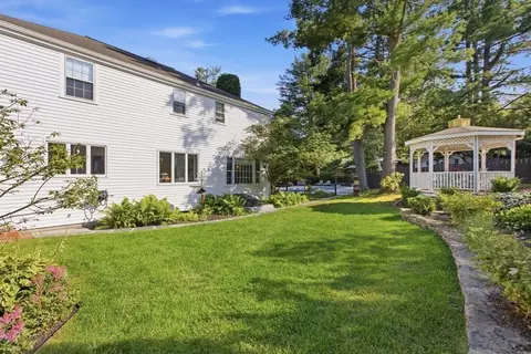 Exterior - 2 Russell Rd, Lynnfield, MA 01940 photo 5 of 12