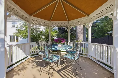 Exterior - 2 Russell Rd, Lynnfield, MA 01940 photo 12 of 12