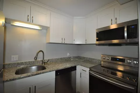 1186 Worcester Rd #620, Framingham, MA 01702