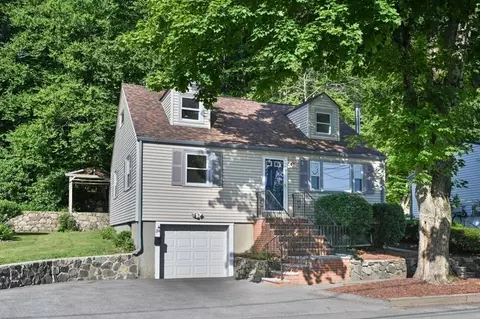 24 Greenwood Rd, Peabody, MA 01960