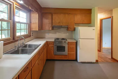 Kitchen - 8 Primrose Path, Hatfield, MA 01038 photo 2 of 2