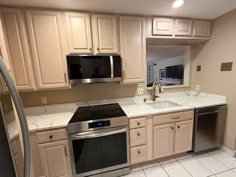 269 Cambridge Rd #204, Woburn, MA 01801