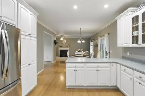 Kitchen - 5 Peach Tree Dr, Sutton, MA 01590 photo 2 of 2