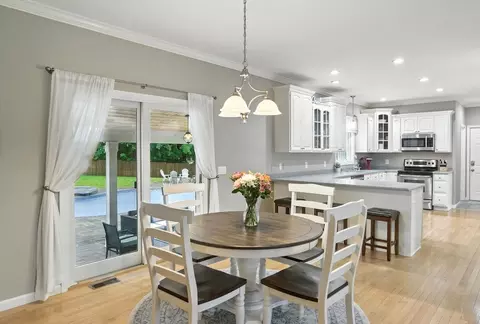 Dining - 5 Peach Tree Dr, Sutton, MA 01590 photo 1 of 3