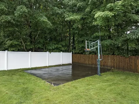 Exterior - 5 Peach Tree Dr, Sutton, MA 01590 photo 5 of 8